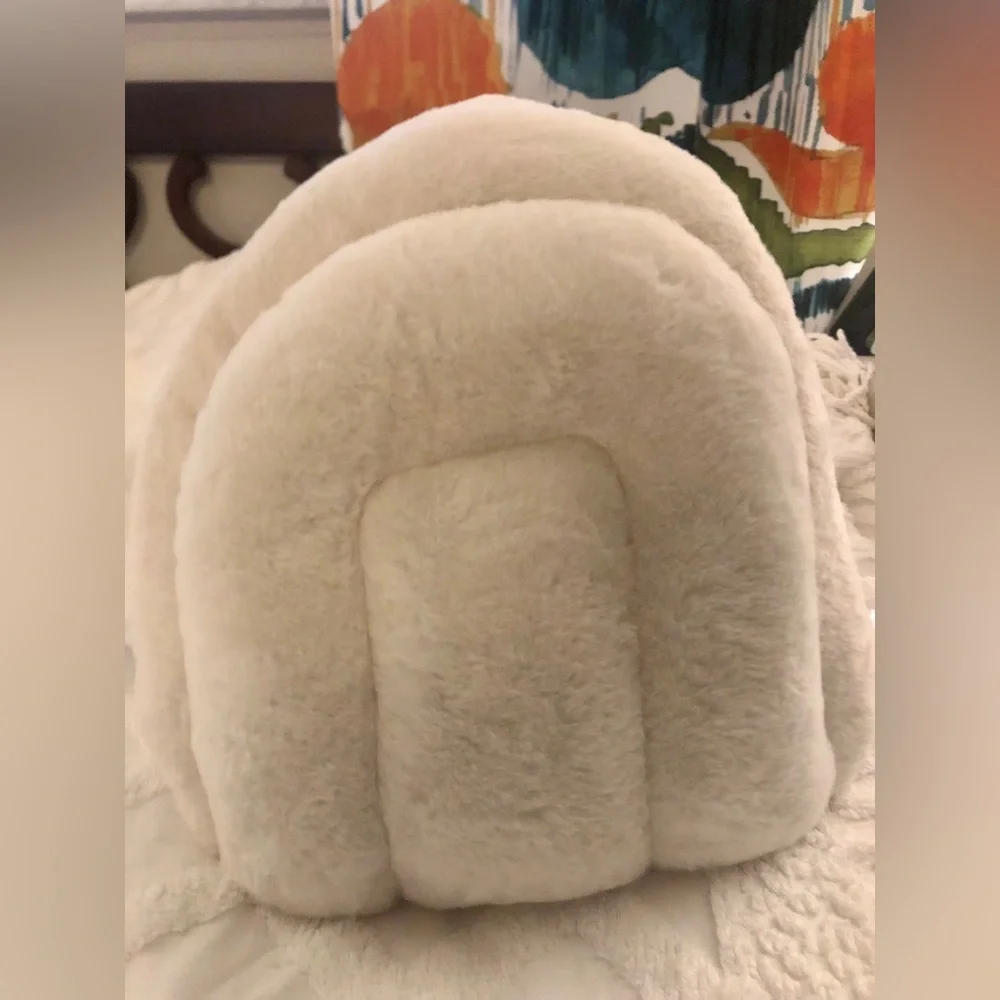 Nandog White Plush Small Pet Cave Bed NWT